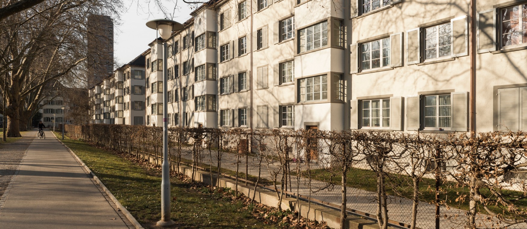 Die Wohnsiedlung Bullingerhof mit 224 Wohnungen umschliesst einen Grünraum
