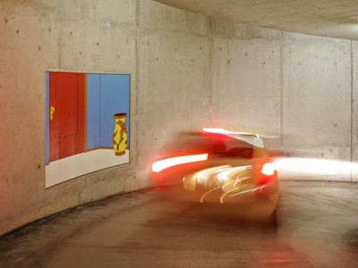  Bilder von Niklaus Rüegg als Autokino an den Wänden der Tiefgarage