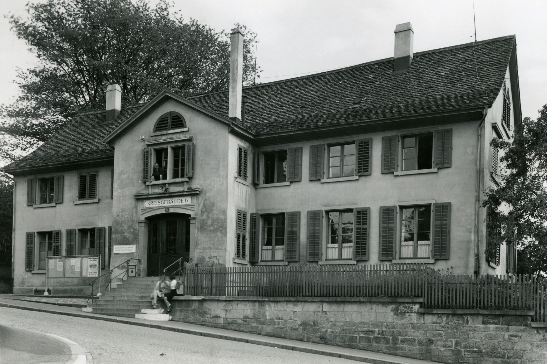 Archivaufnahme der Strassenansicht Röslistrasse 10 um 1942