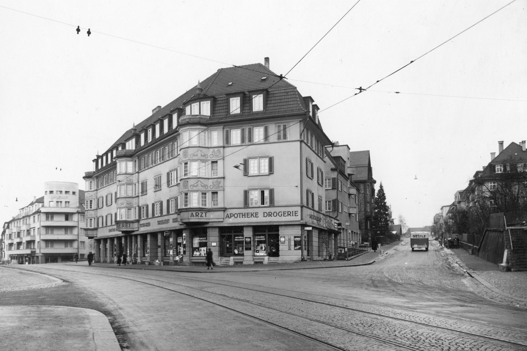 Archivaufnahme der Strassenansicht Forchstrasse 193, Freiestrasse 221 um 1939