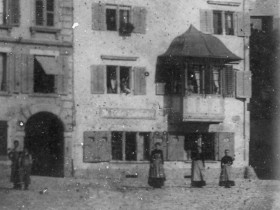 Vor seinem Wohnhaus, dem Grossen Spinnhof, wurde Heinrich Isler im Jahre 1874 erstochen.