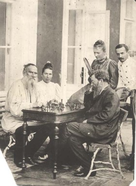 L. N. Tolstoj Schach spielend