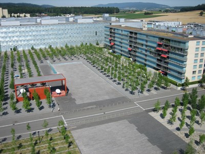 Oerlikerpark. Zentraler Quartierplatz in Neu-Oerlikon, allseitig zugänglich, akzentuierende Kleinbauten. Oerlikerpark. Zentraler Quartierplatz in Neu-Oerlikon, allseitig zugänglich, akzentuierende Kleinbauten.