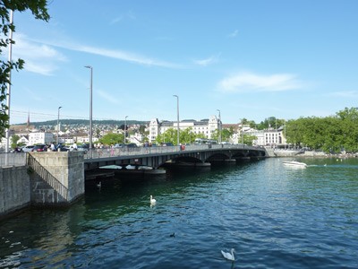 Quaibrücke. Gerade Brücke in bedeutendem Stadtraum. Quaibrücke. Gerade Brücke in bedeutendem Stadtraum.