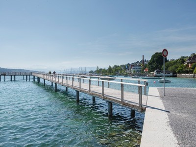 Cassiopeiasteg Wollishofen. Steg mit Aussichtskanzeln als Lückenschluss des Fusswegnetzes. (Fotograf: Martin Stollenwerk) Cassiopeiasteg Wollishofen. Steg mit Aussichtskanzeln als Lückenschluss des Fusswegnetzes. (Fotograf: Martin Stollenwerk)