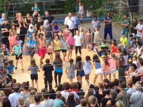 Tanzaufführung anlässlich des Schulsommer-Festes 2016 Tanzaufführung anlässlich des Schulsommer-Festes 2016