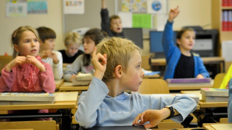 Kinder im Schulzimmer
