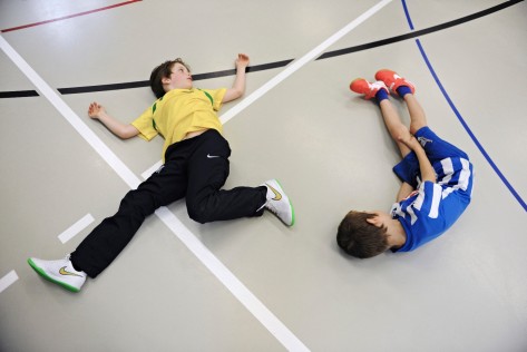 SchülerInnen in der Turnhalle SchülerInnen in der Turnhalle