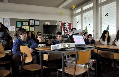 Schüler schauen Film