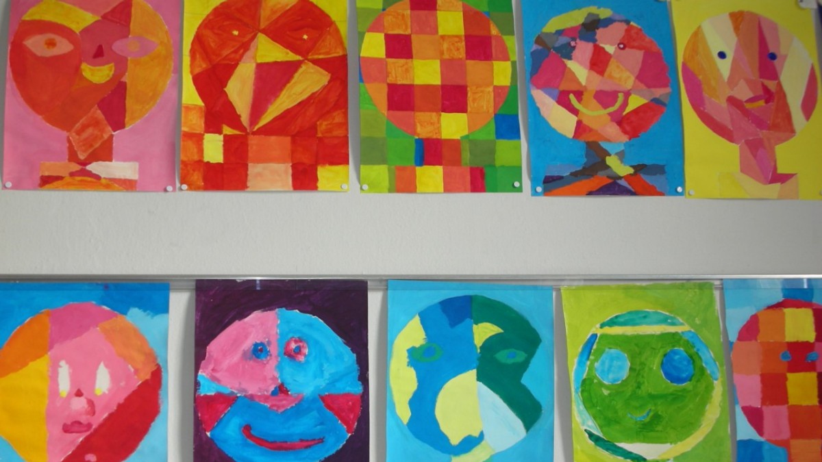 Köpfe gezeichnet in bunten Farben