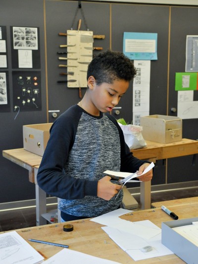Schüler im Werkunterricht