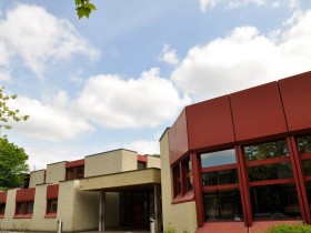 Aussenansicht Schulhaus Wolfsblick Primar