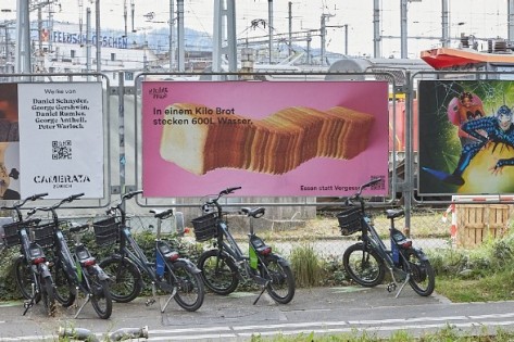 Plakat der Kampagne von Madame Frigo an der Röntgenstrasse. 