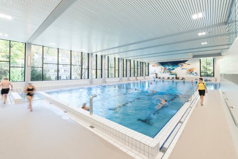 Schwimmerbecken im Hallenbad Leimbach