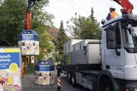 Weil das Volumen des gesammelten Kunststoffs so gross ist, leeren ERZ-Mitarbeitende die Behälter an den 17 Wertstoff-Sammelstellen in Höngg und Zürich-Affoltern dreimal pro Arbeitstag.