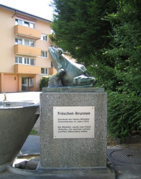 Salvatore Francesco Romerio: «Fröschen-Brunnen», 1933, Bronze, Altstetten. Foto: Bernadette Fülscher