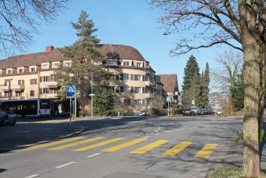 Fussgänger*innen steht an der Kreuzung Widmer-/Kalchbühlstrasse künftig mehr Platz zur Verfügung
