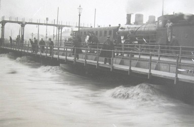 Hochwasser 1910 beim Hauptbahnhof Zürich (Bild: AWEL)