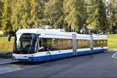 Der Doppelgelenk-Trolleybus plus