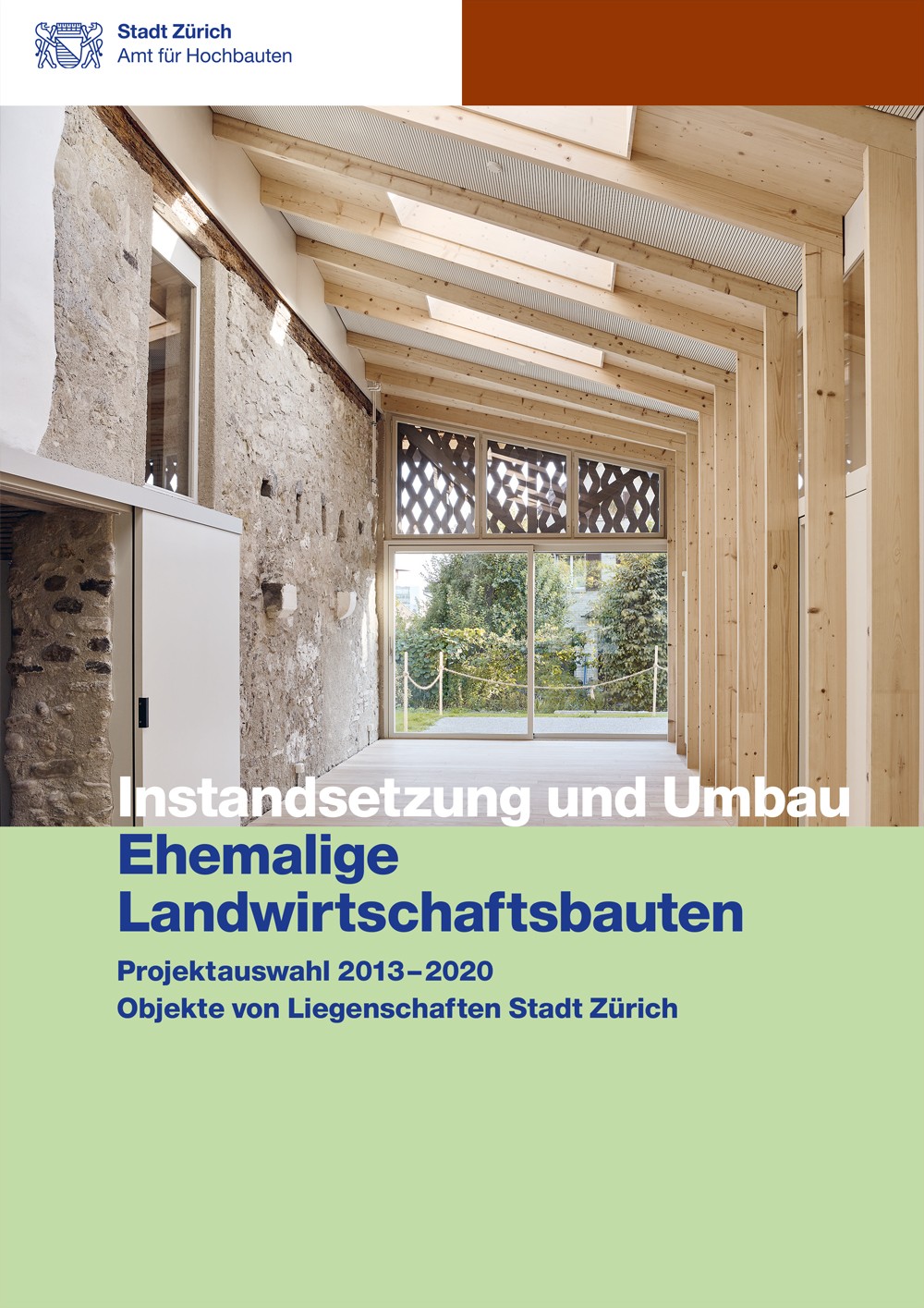 Titelseite Baudokumentation Instandsetzung und Umbau Ehemalige Landwirtschaftsbauten mit Blick auf den gemeinschaftlich genutzten Wohn-/Essraum.