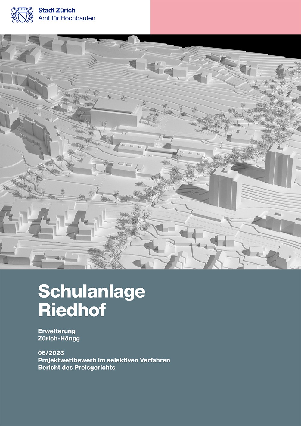 Titelseite Jurybericht Schulanlage Riedhof mit Modellfotografie.