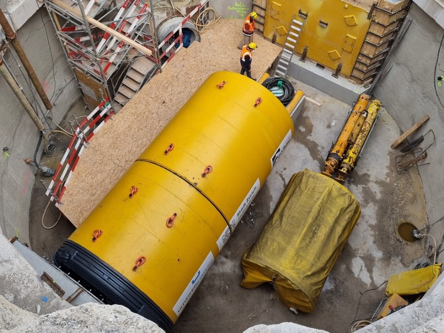 Tunnelbohrmschine im Aushub Tunnelbohrmschine im Aushub