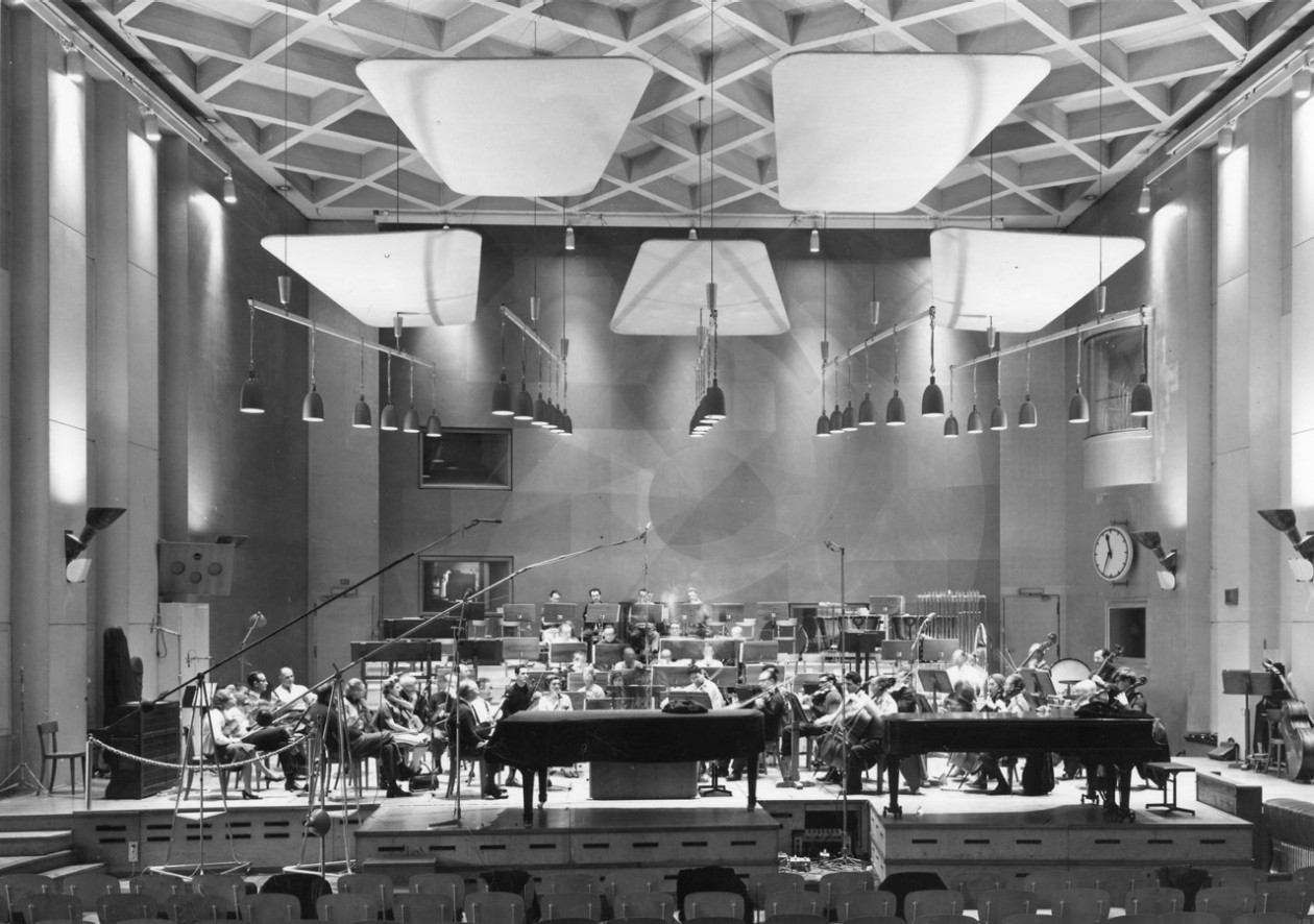 Blick in das Treppenhaus des umgebauten Radiostudios Brunnenhof
