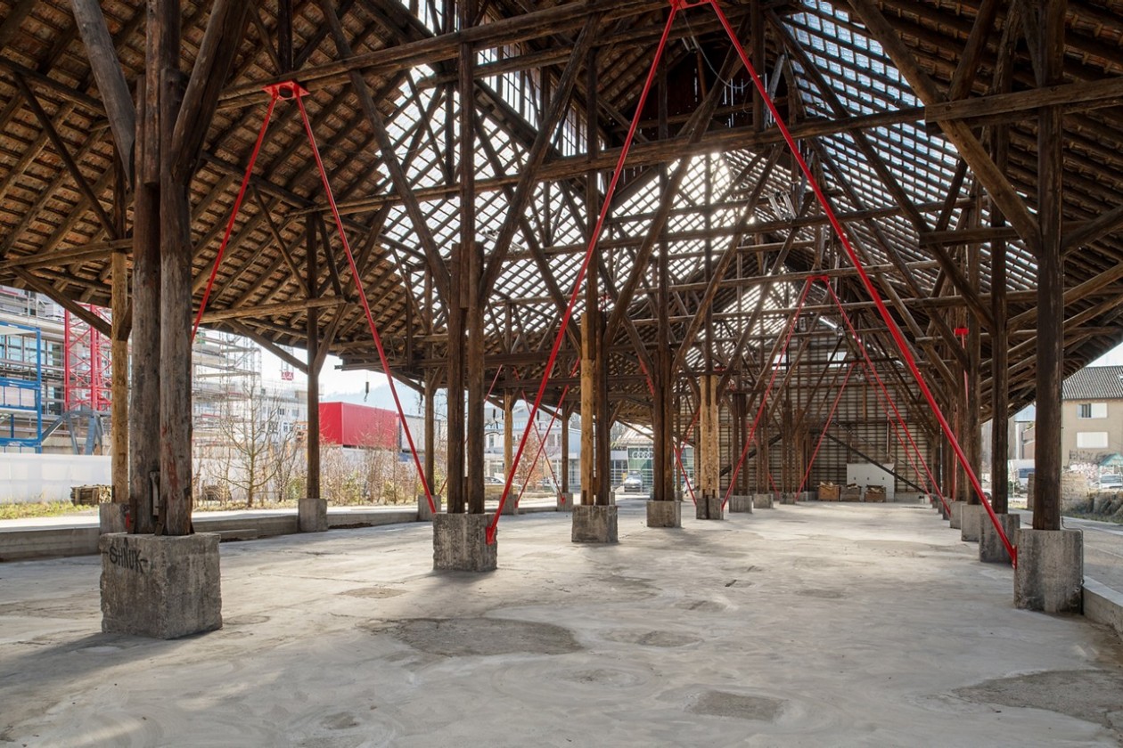 Blick in die Kohlenlagerhalle, welche nun Teil des Parks auf dem Koch-Areal ist.
