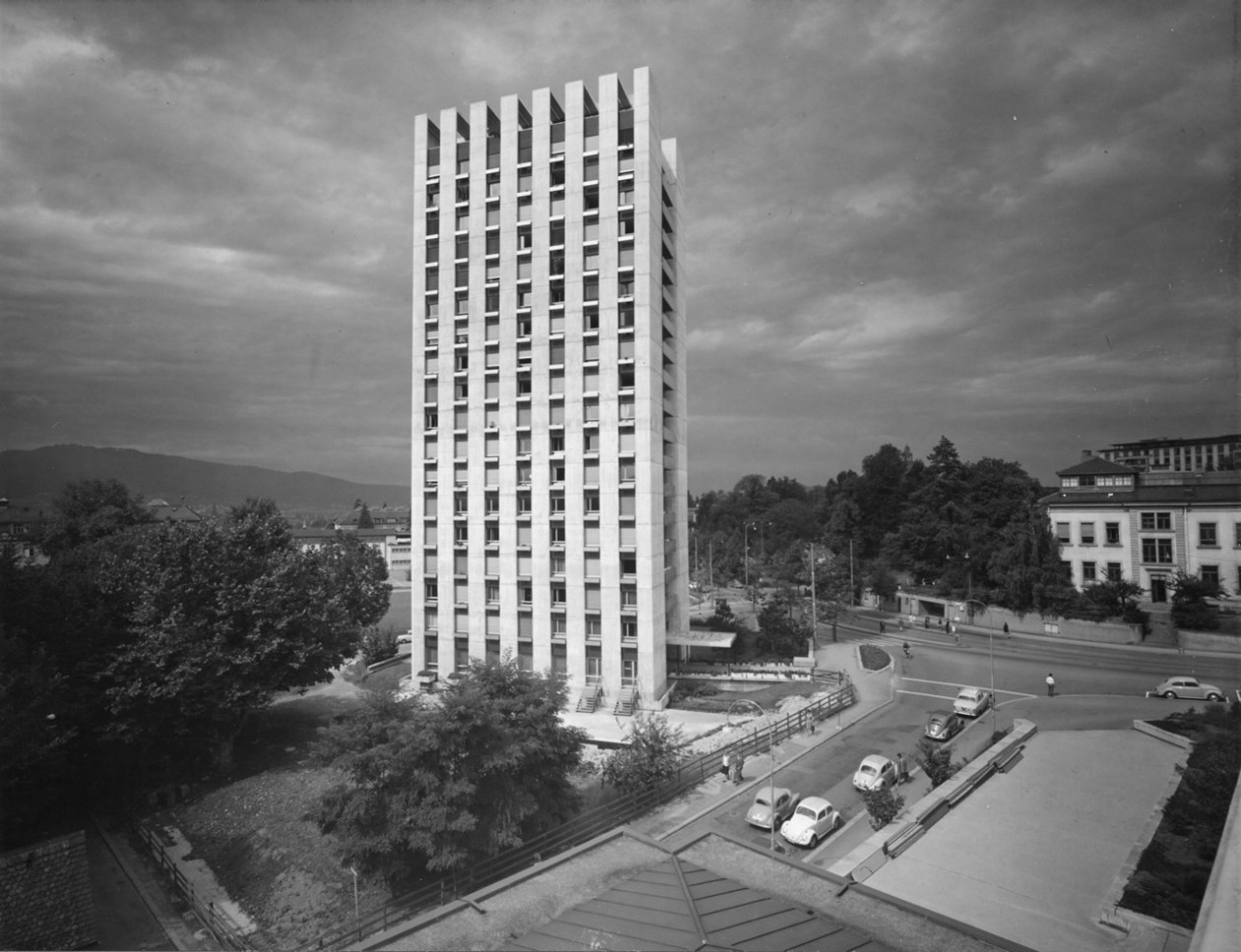 Archibild des 1959 eröffneten Personalhochhauses des Universitätsspitals