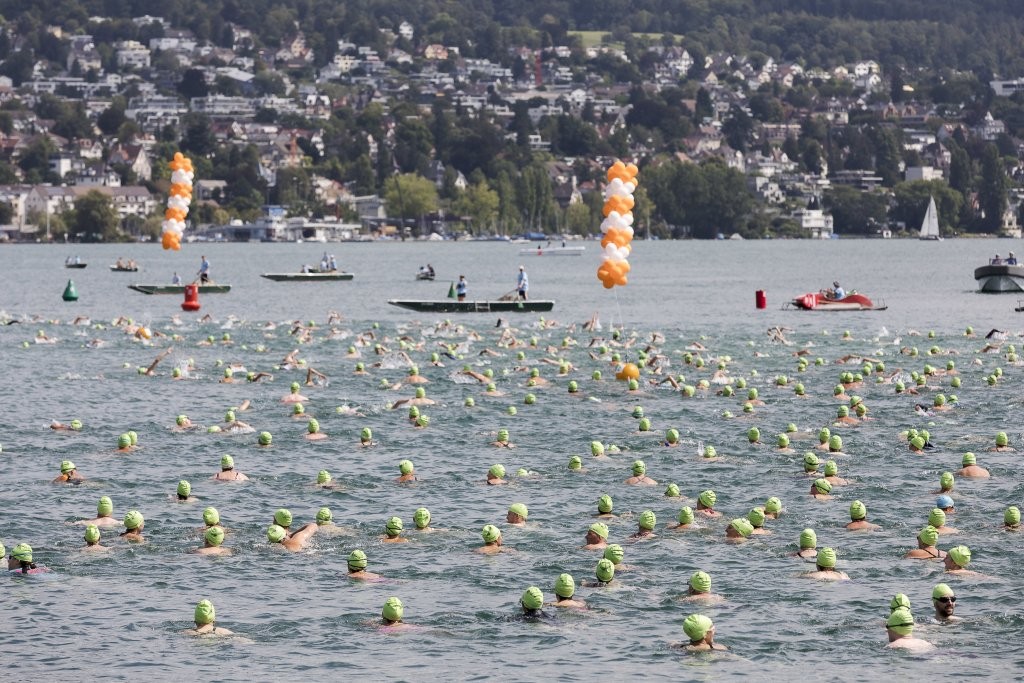 Teilnehmende im Zürichsee
