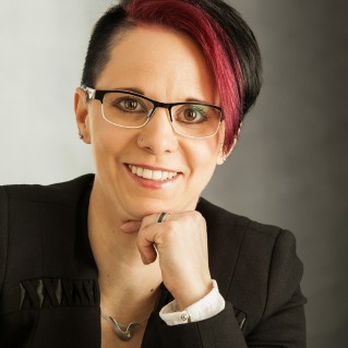 Porträtbild Verantwortliche Fortbildungen vor neutralem Hintergrund.