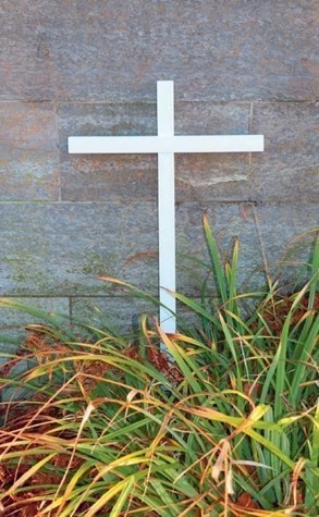 Provisorisches Holzkreuz Kinder