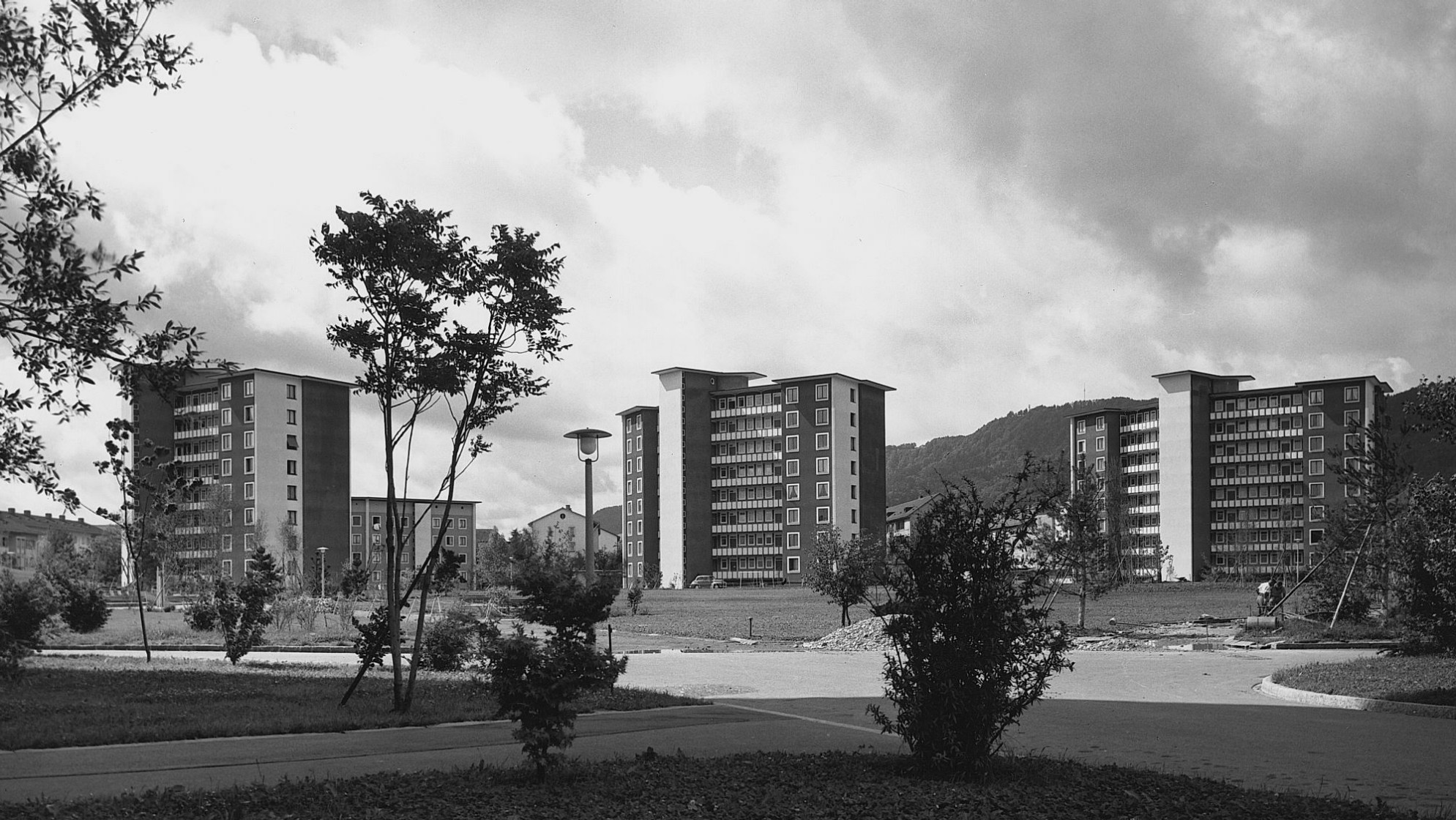 Das Foto wirft einen Blick auf die Fassade der Siedlung. Bild Walter Mair.