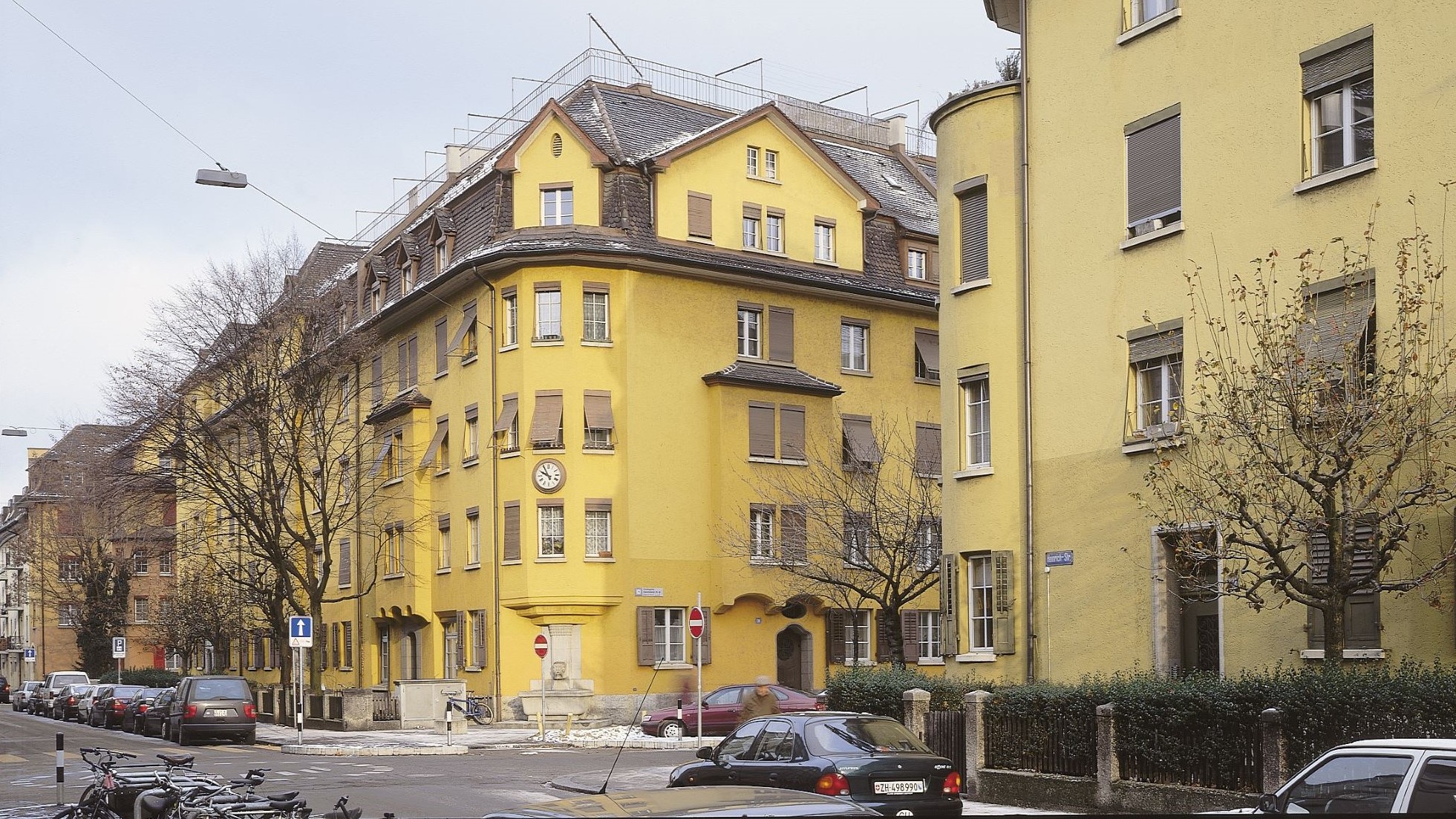 Das Bild zeigt einen Blick auf die Fassade. Bild: Walter Mair