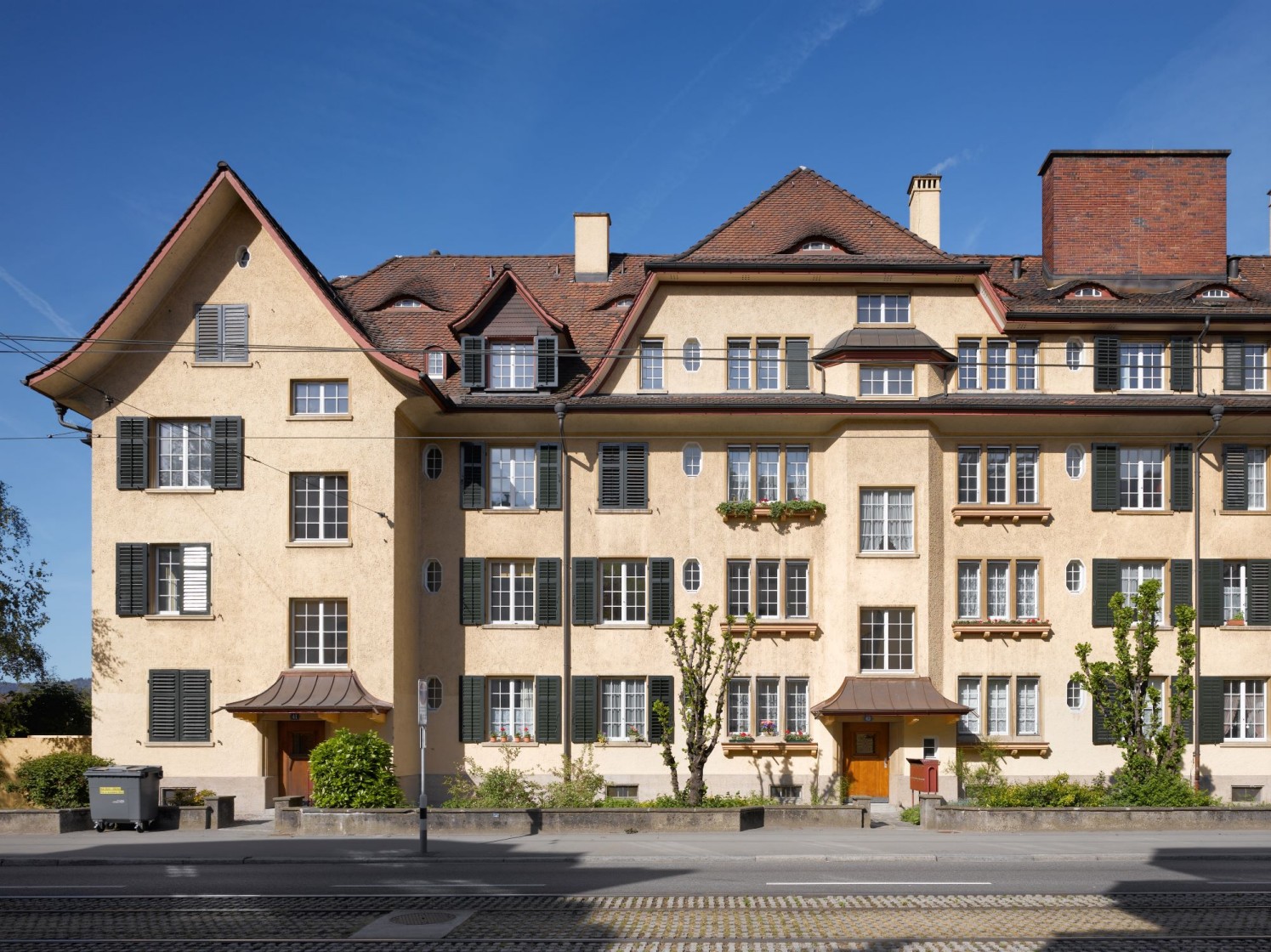 Das Bild zeigt die Fassade der Wohnsiedlung. Bild: Hannes Henz