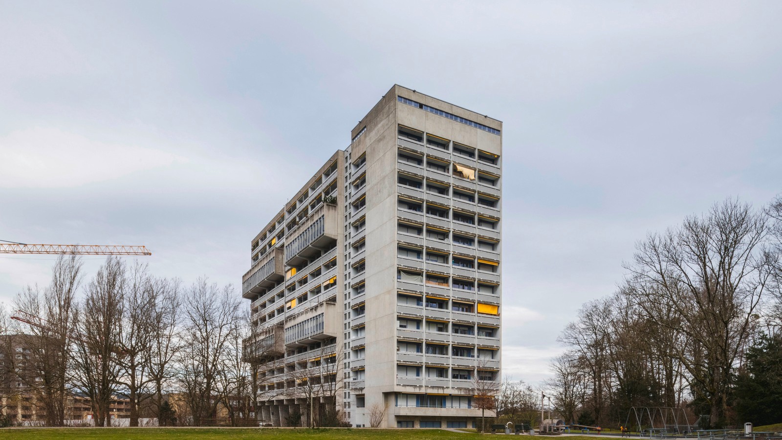 Das Bild zeigt einen Blick auf die Fassade der Wohnsiedlung. Bild Maurice K. Grünig