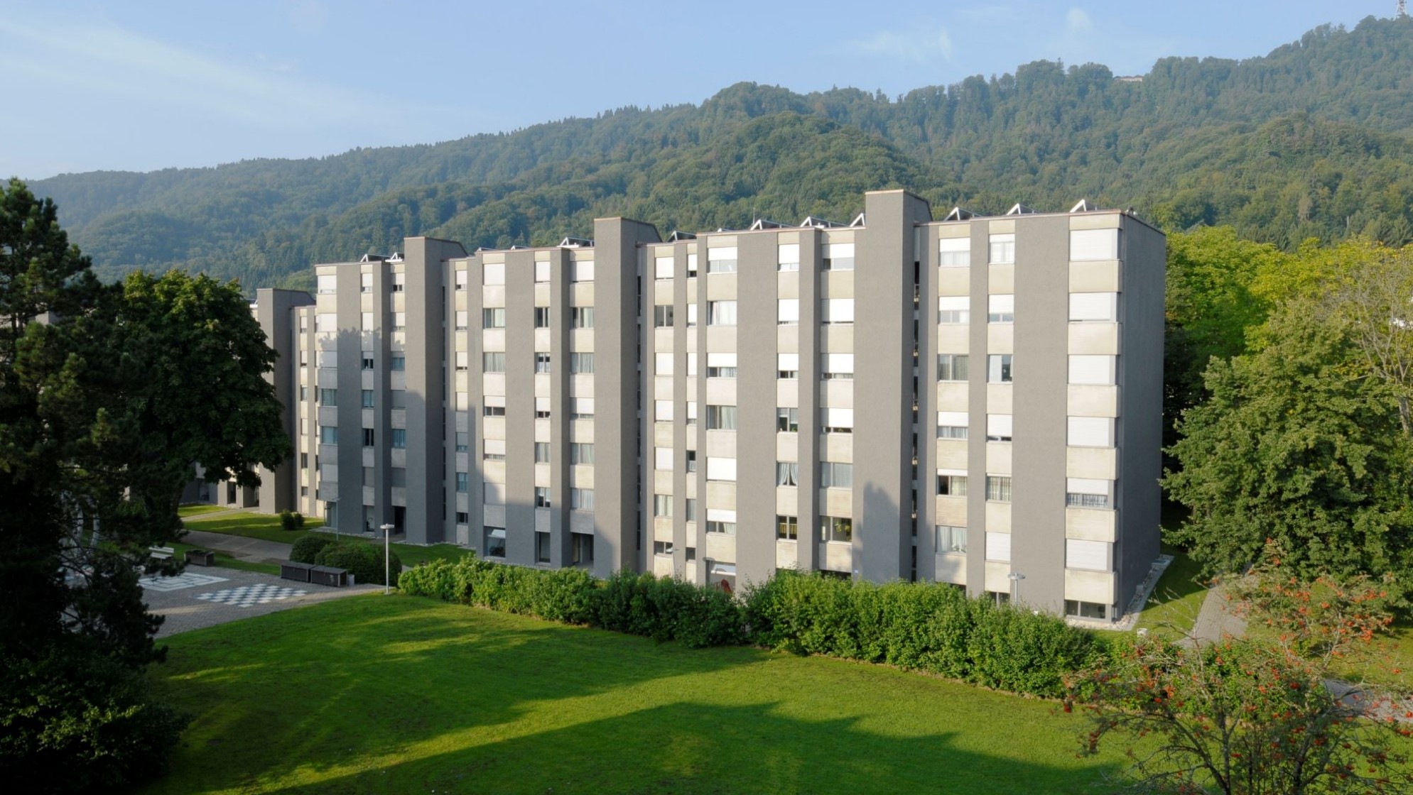 Das Bild zeigt einen Blick auf die Fassade der Wohnsiedlung. Bild Michael Fehr
