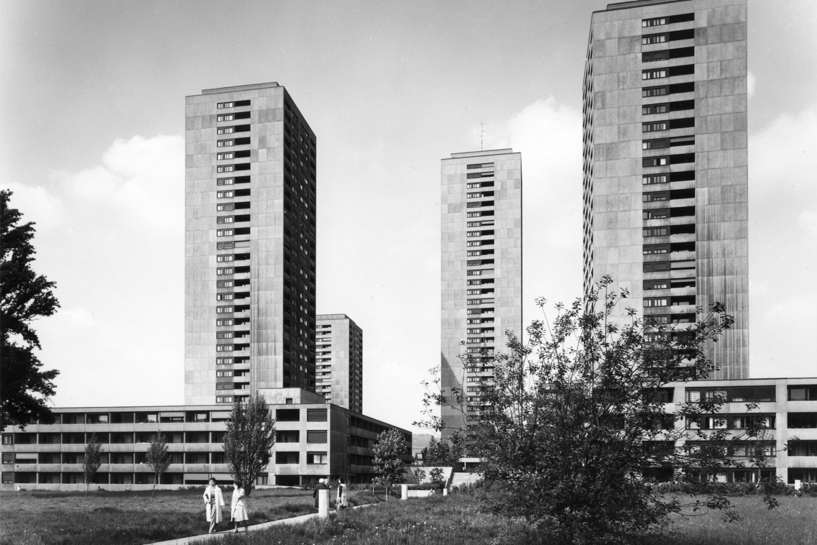 Schwarz-weiss-Fotografie der Wohnsiedlung Hardau in Zürich.