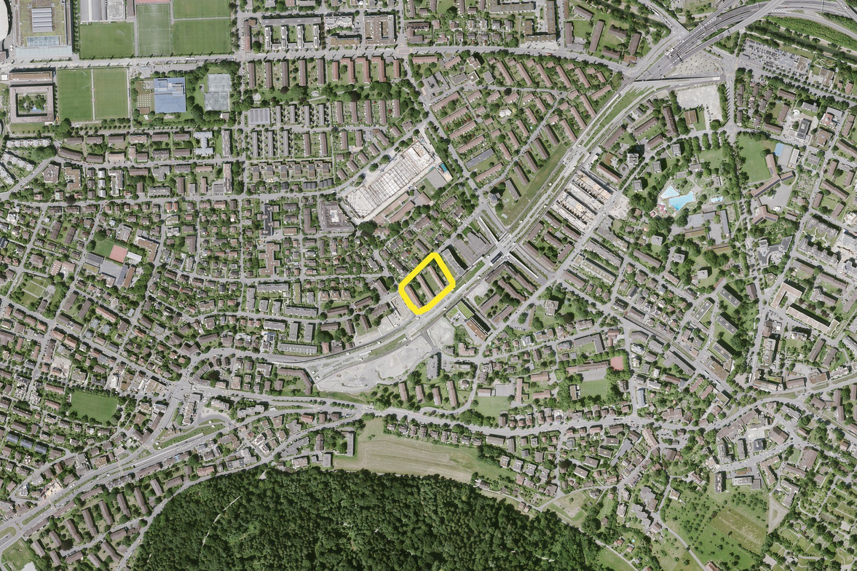 Gelb eingezeichneter Perimeter auf der Karte markiert den Wettbewerbsstandort der Wohnsiedlung Herbstweg.