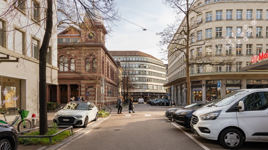 Blick aus der Nüschelerstrasse in Richtung Löwenstrasse vor der Umsetzung des Projekts