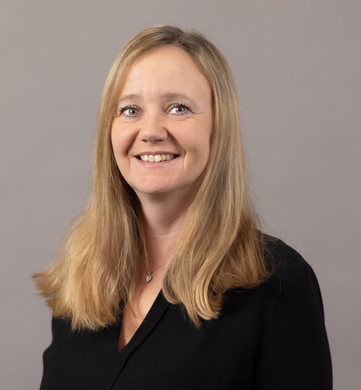 Anne von der Heyde, Direktorin Amt für Baubewilligungen, schaut freundlich in die Kamera.