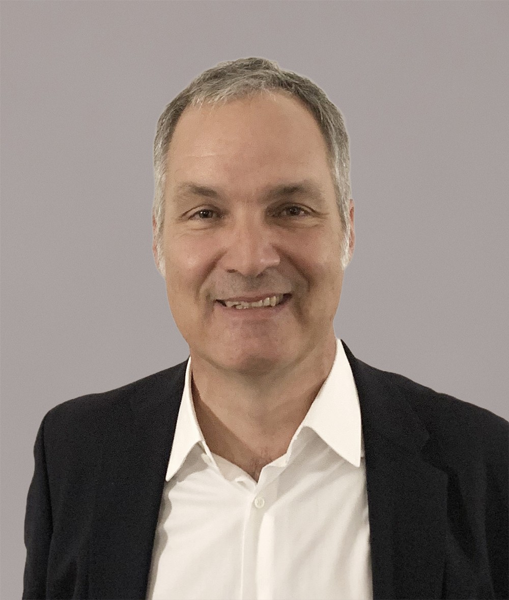 Enrico Slongo, Direktor Amt für Hochbauten, schaut freundlich in die Kamera.