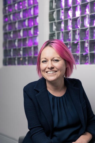 Mirjam Gasser, Leiterin Fachstelle für Gleichstellung, schaut freundlich in die Kamera.