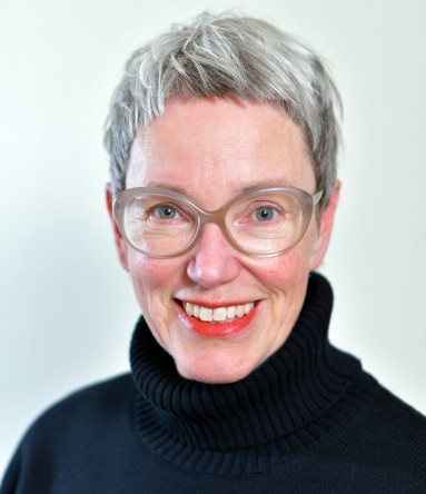 Ulrike Huwer, Direktorin Dienstabteilung Verkehr, schaut freundlich in die Kamera.