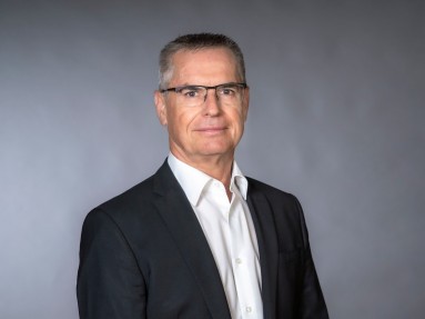 Erich Zumstein, Direktor Musikschule Konservatorium Zürich Erich Zumstein, Direktor Musikschule Konservatorium Zürich, schaut freundlich in die Kamera.