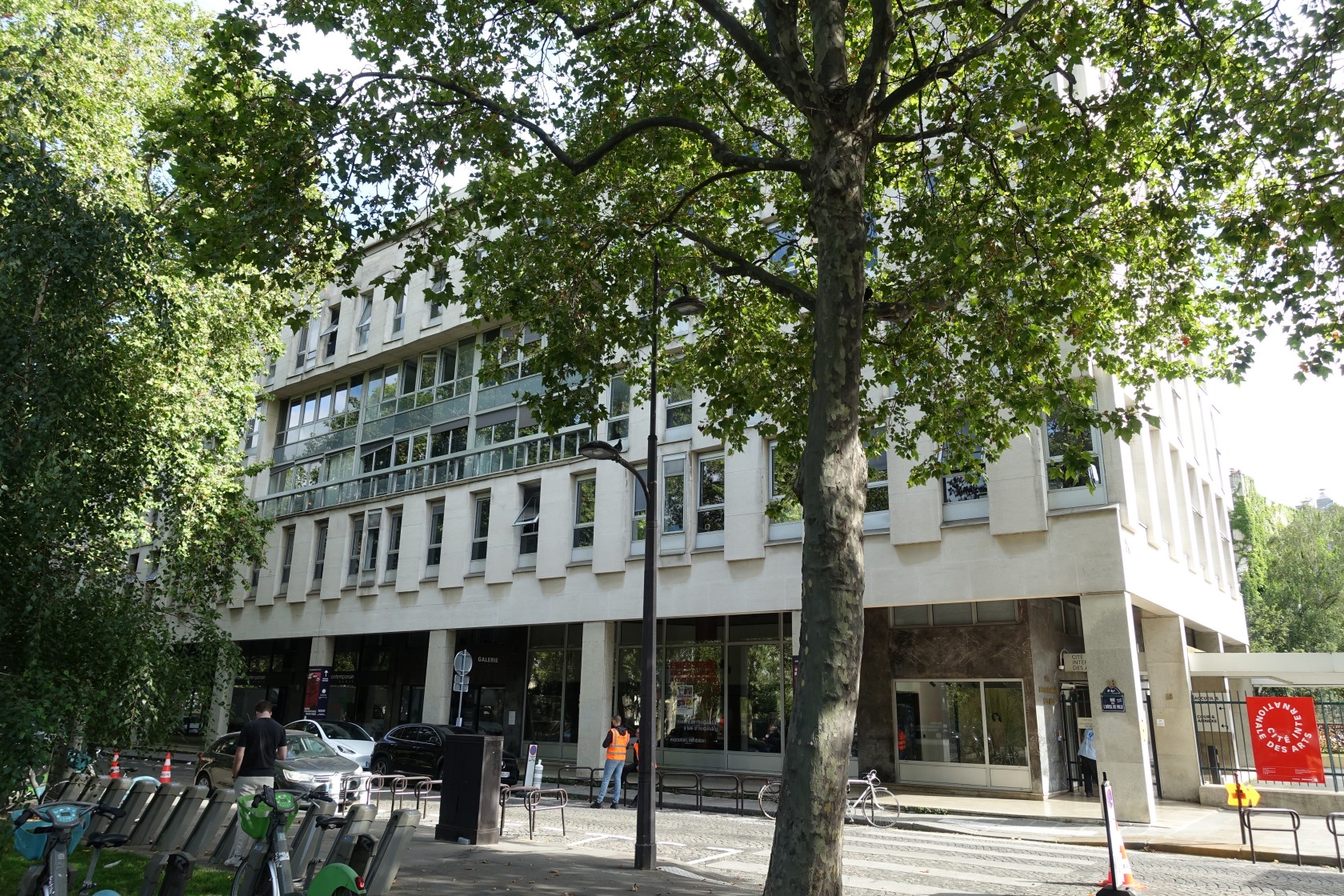 Atelier in Paris, Gebäude von aussen