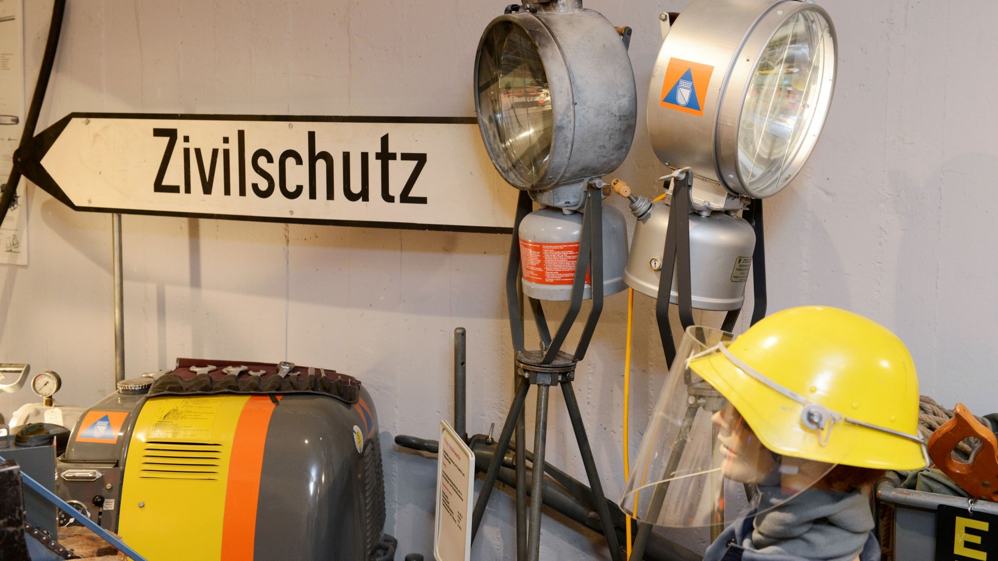 Ausstellungsobjekte im Zivilschutz-Museum