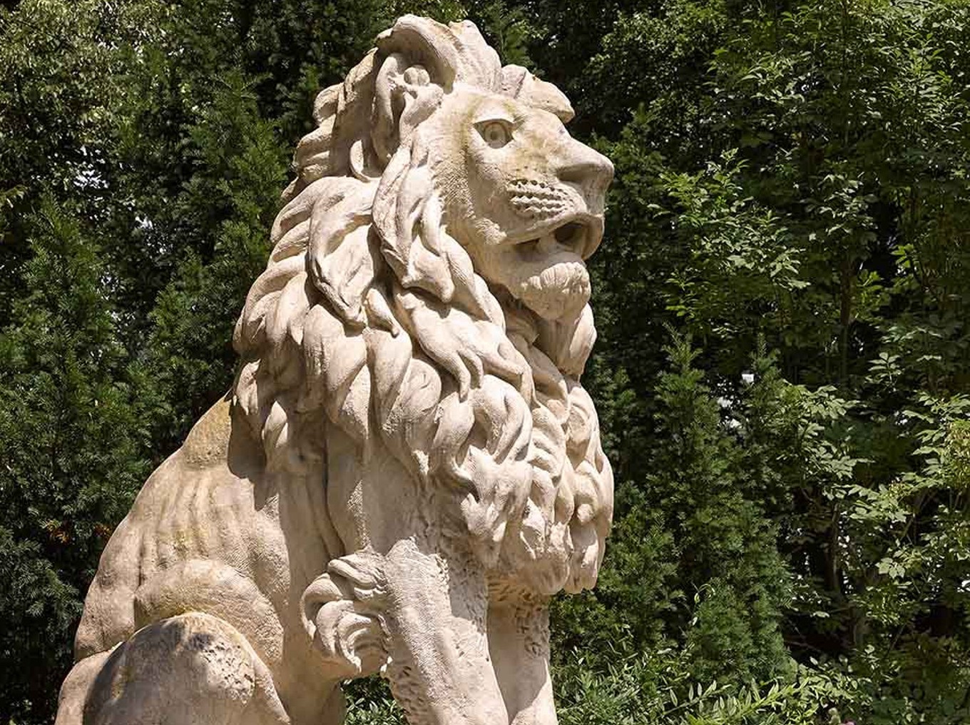 Löwe aus Kalkstein