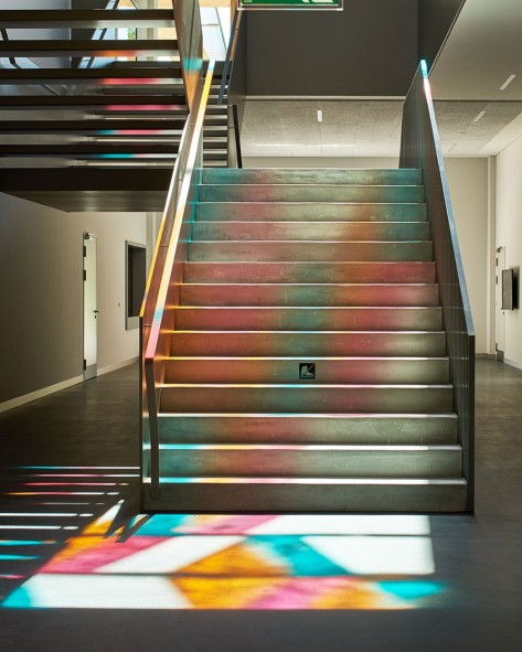 wiedemann/mettler, Stairway to Heaven (Foto: Theodor Stalder) Lichtreflexte auf Treppe und Boden