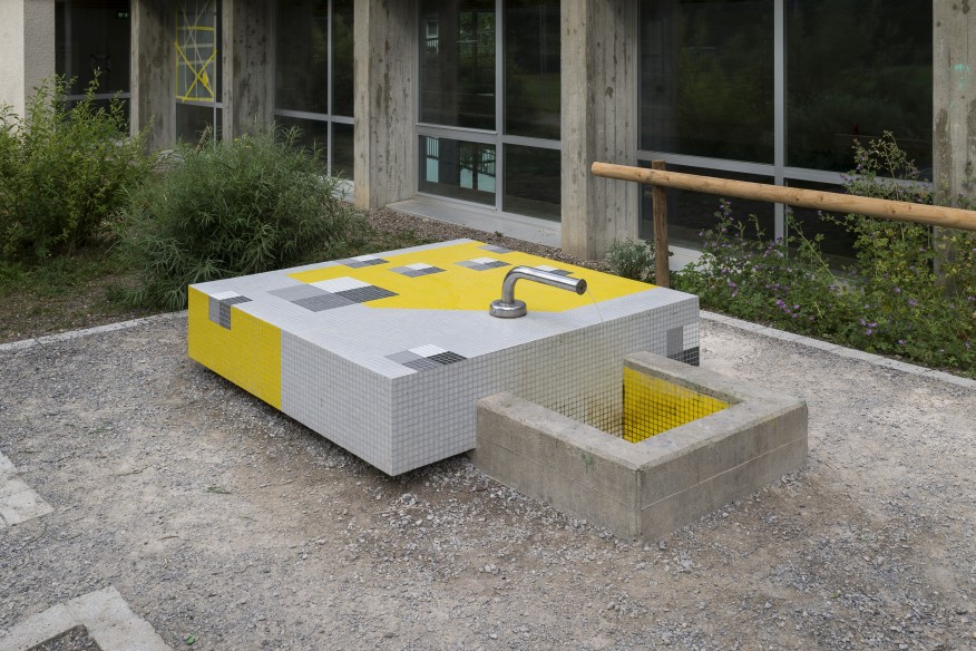 Elsa Burckhardt-Blum, «Ohne Titel (Sitzplatte mit Trinkgelegenheit)», 1972/2016 (Foto: Pietro Mattioli)